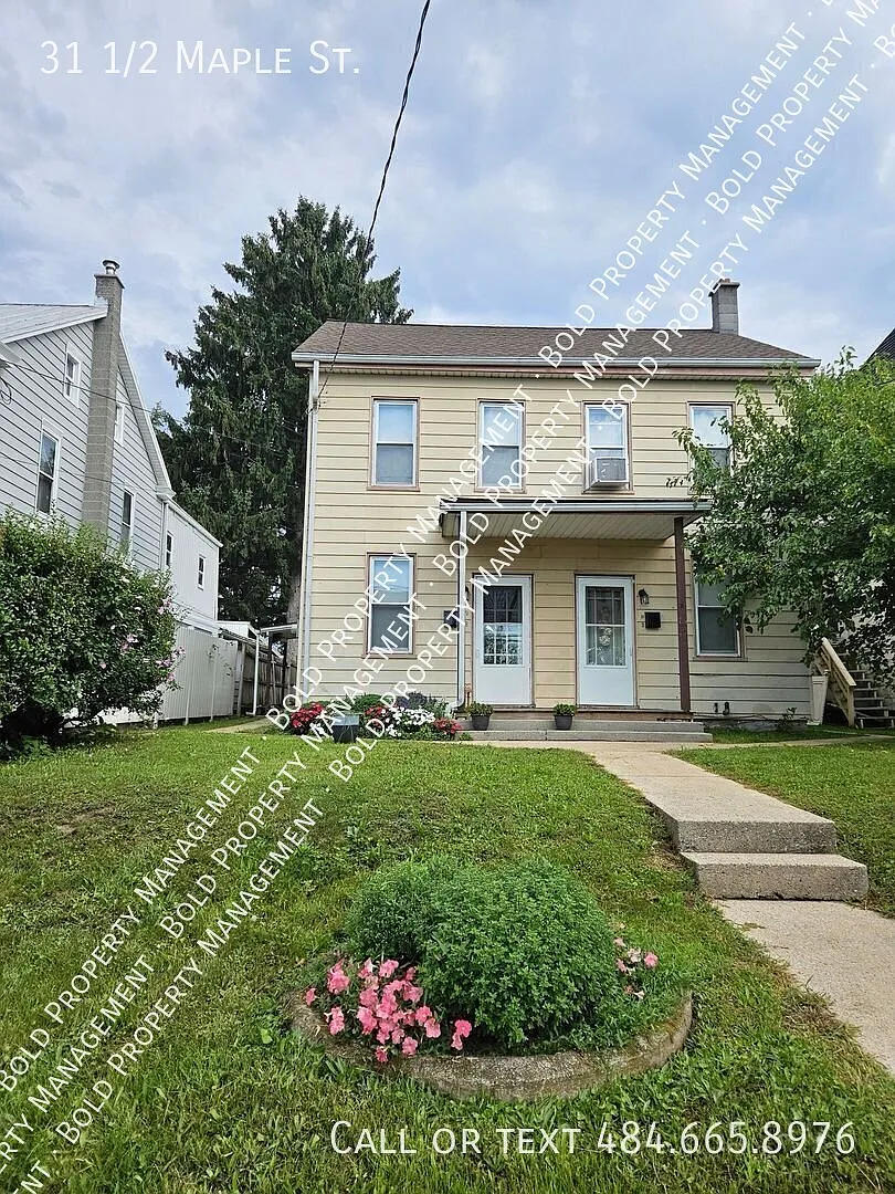 2 Bedroom Apartment with Off Street Parking — Photo 1