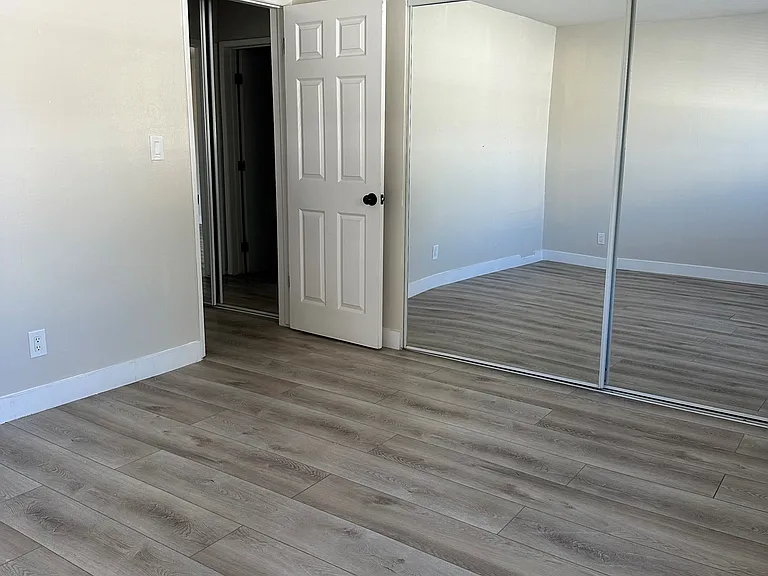 6861 Hazeltine Ave #17 — Photo 2