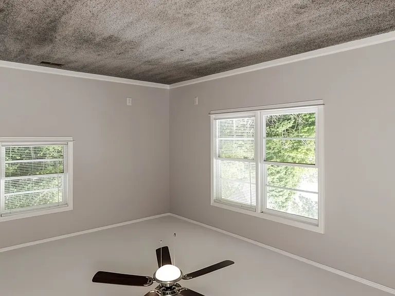 823 Oak Ridge Dr — Photo 1
