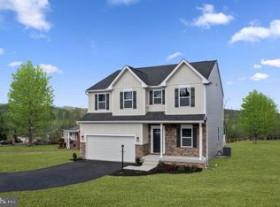 2 Regent Cir, Hagerstown, MD 21742