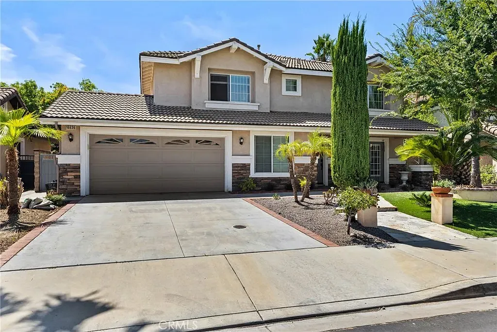 5 bed, 3.5 bath, 2960 sqft, $5,000 — Photo 1