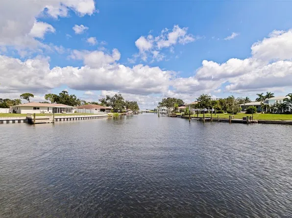 1894 TANGLEWOOD DRIVE NE, ST PETERSBURG, FL 33702