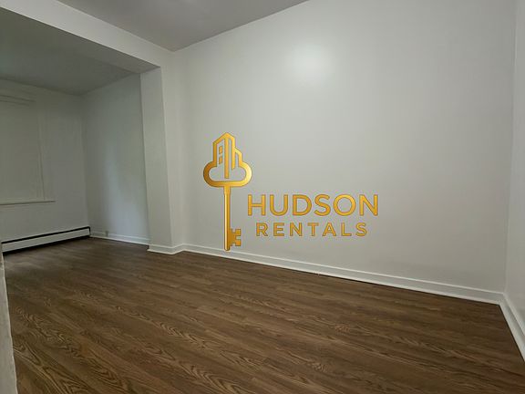5th image of 29 Van Nostrand Ave APT 1