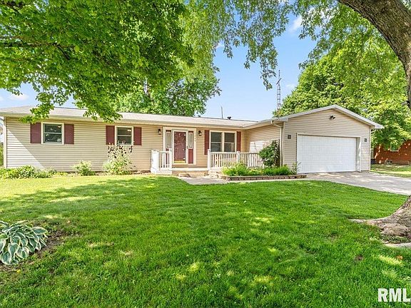 3rd image of 1204 Pine Ln