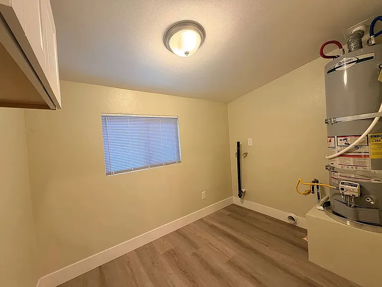 1550 N Pershing Ave — Photo 11
