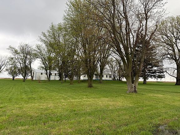 4th image of 827 N 3450th Rd
