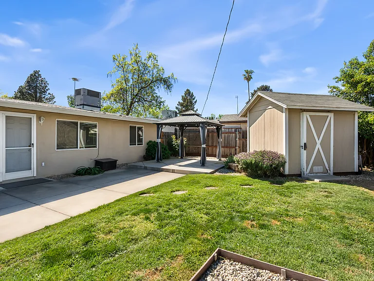 502 Dudley Dr — Photo 10