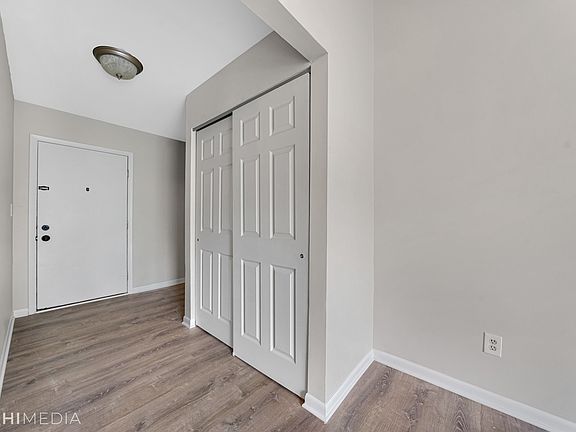 5th image of 605 Waters Edge Dr APT A
