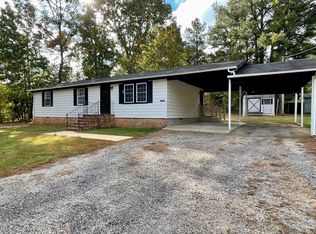 450 Tanglewood Dr, Bracey, VA 23919