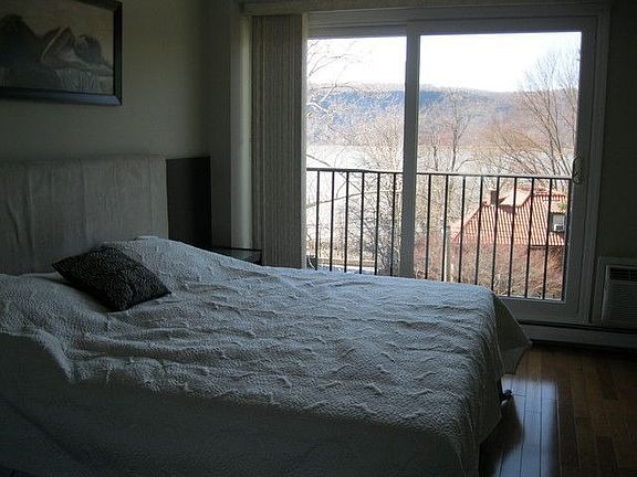 4th image of 1116 Warburton Ave #2C