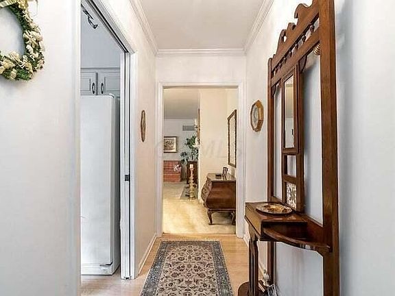 3rd image of 1221 Fountaine Dr