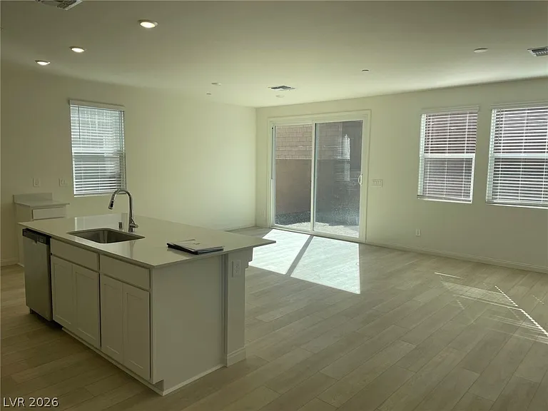 10861 River Junction Ave — Photo 4