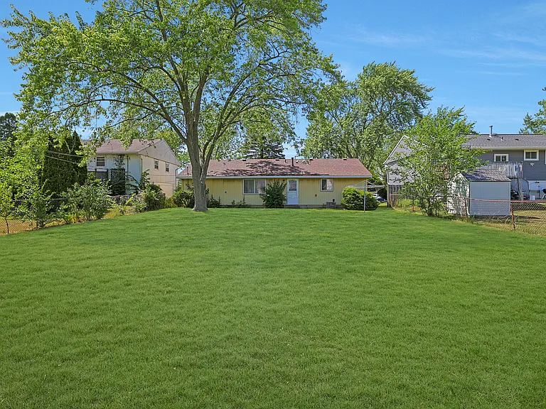 419 Waverly Ave — Photo 21
