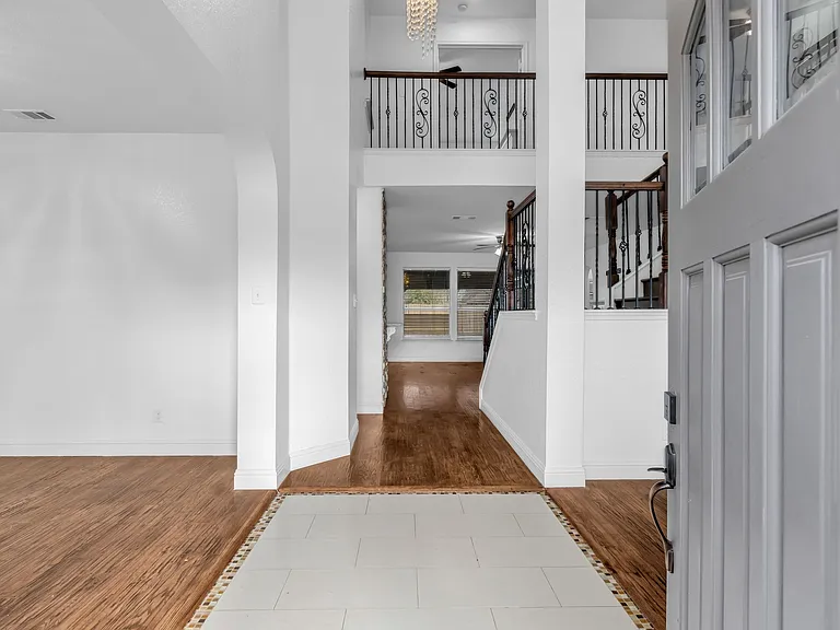 3010 Lena Dr — Photo 4