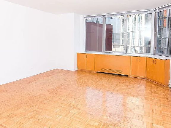 3rd image of 500 W 43rd St APT 6H