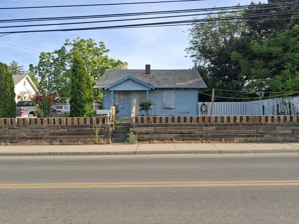 912 W 5th St, Grandview, WA 98930