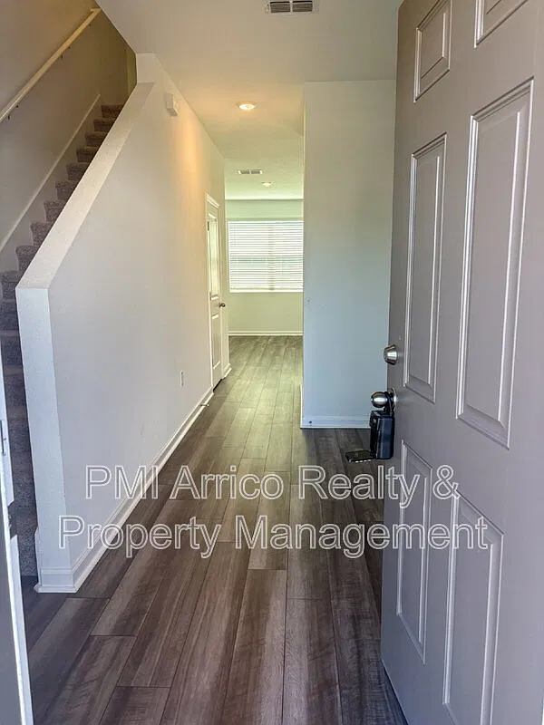 3 bed, 2.5 bath, 1421 sqft, $2,195 — Photo 4