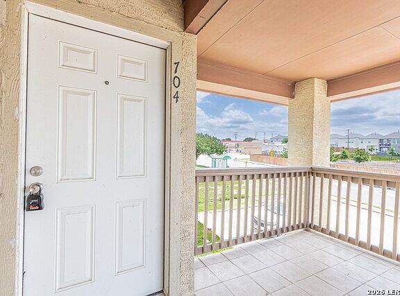4th image of 6482 Spring Time Dr