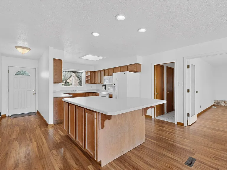 9912 Dorothy Pl NE — Photo 12