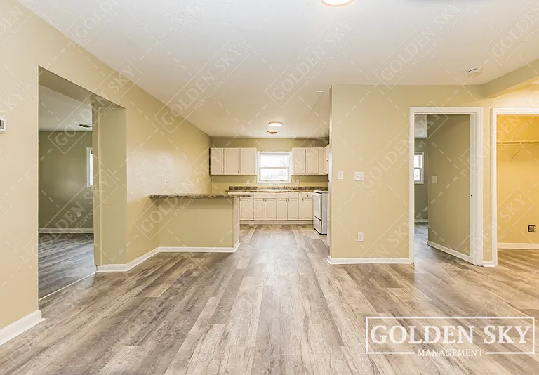 2109 S Hoyt Ave — Photo 6