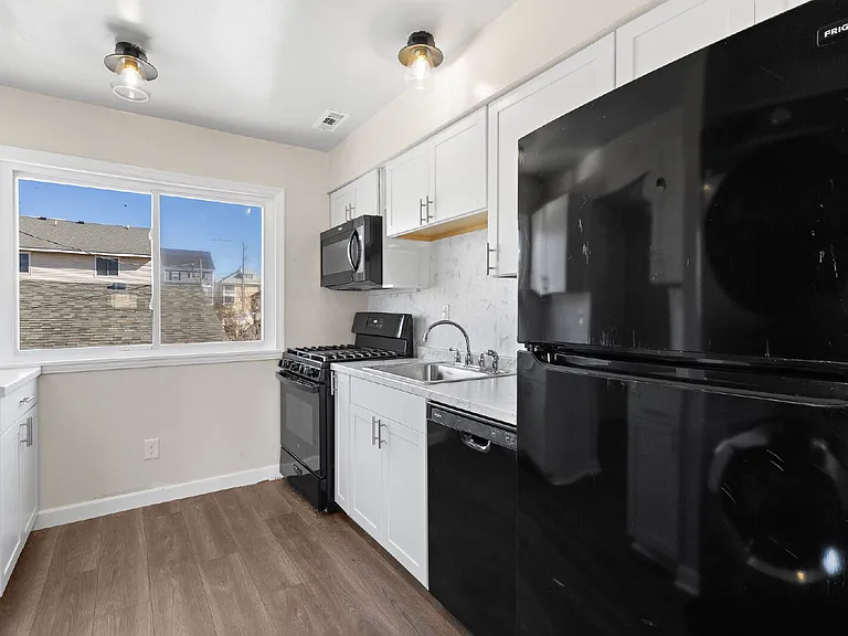 735 W Ocean View Ave #A — Photo 5