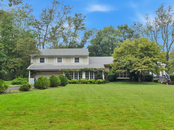 11100 Pelham Ln, Fairfax, VA 22030