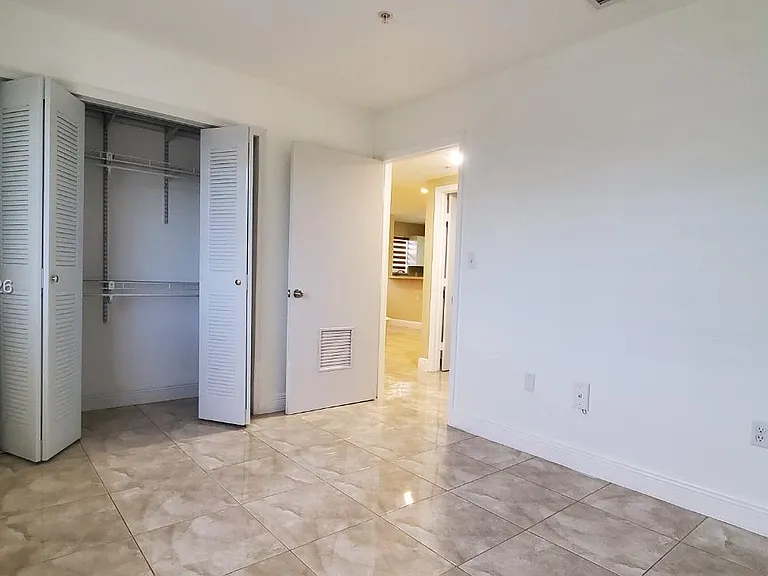 1627 NW 18th St #310 — Photo 13