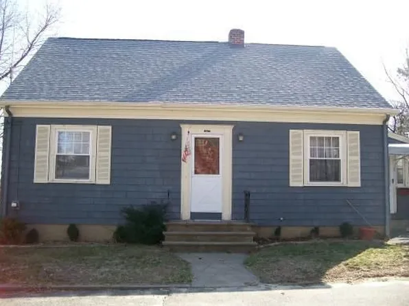 7 Woodbine St, North Providence, RI 02911