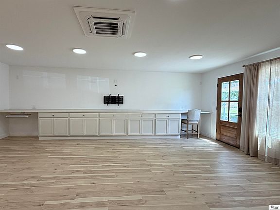 5th image of 18 Bolton Ln