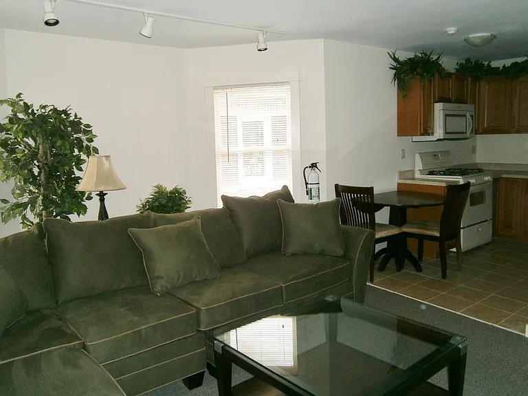 103 Highland Pl #4 — Photo 1