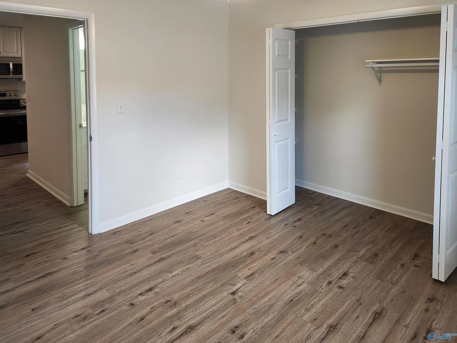 2 bed, 1.0 bath, 860 sqft, $895 — Photo 3