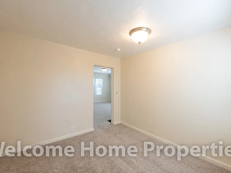 309 SW 6th St — Photo 21