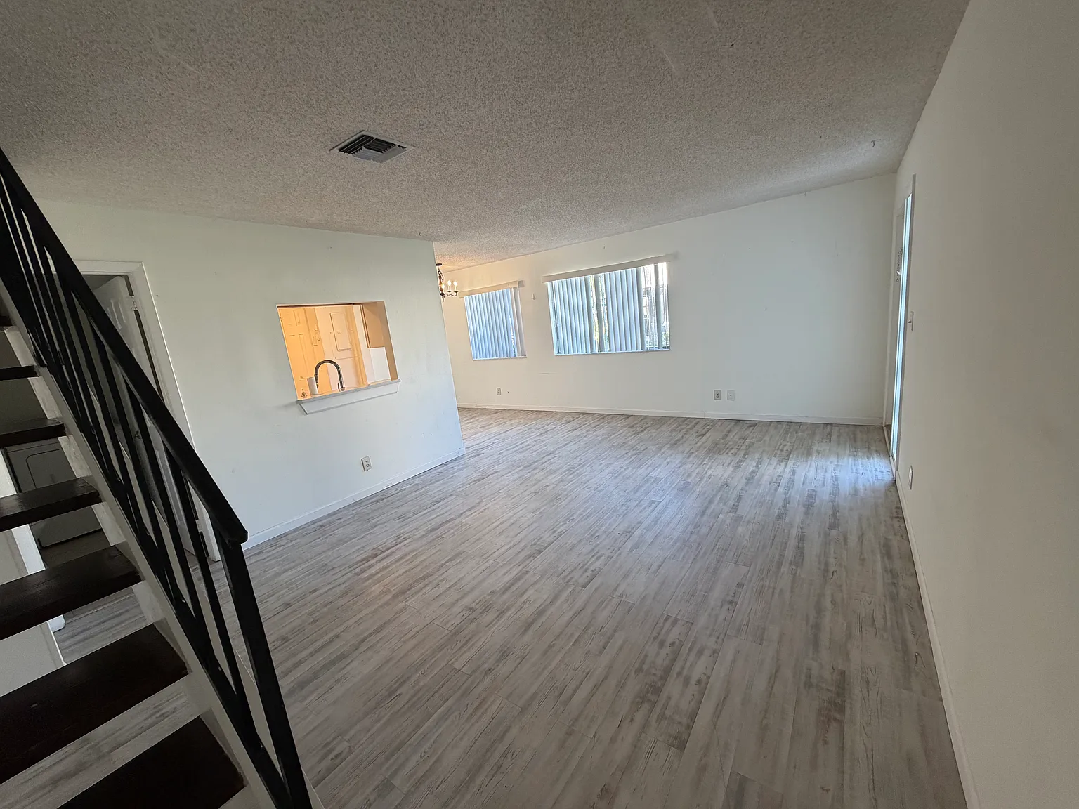 2 bed, 896 sqft, $1,380 — Photo 4
