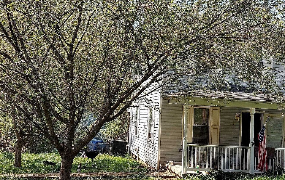 2nd image of 809 Petersville Rd