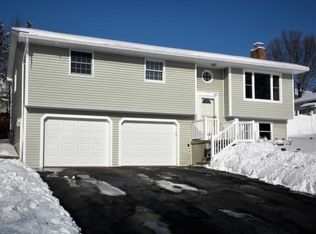 411 Colonial Dr, Endwell, NY 13760