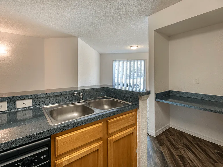 Noah's Landing Apartments — Photo 17