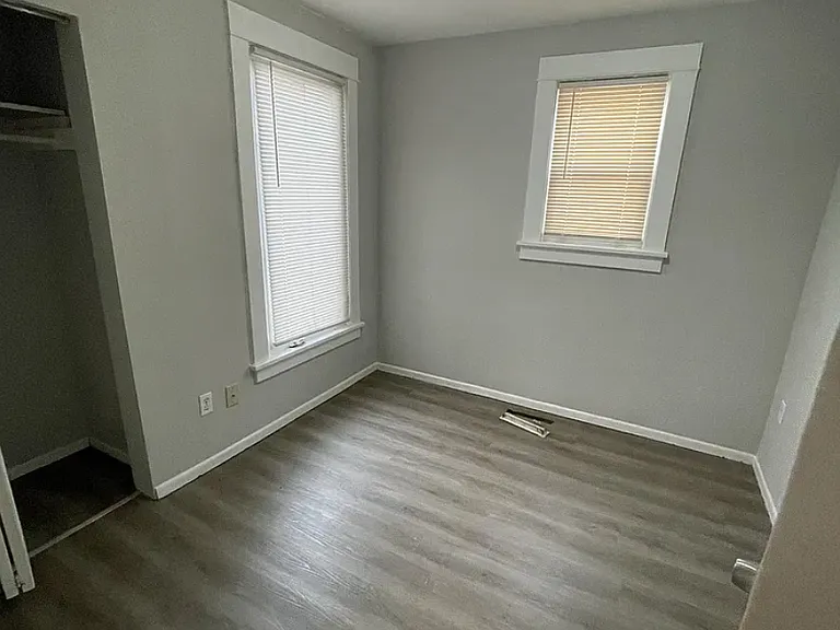 2211 Queen Ave N #1 — Photo 5