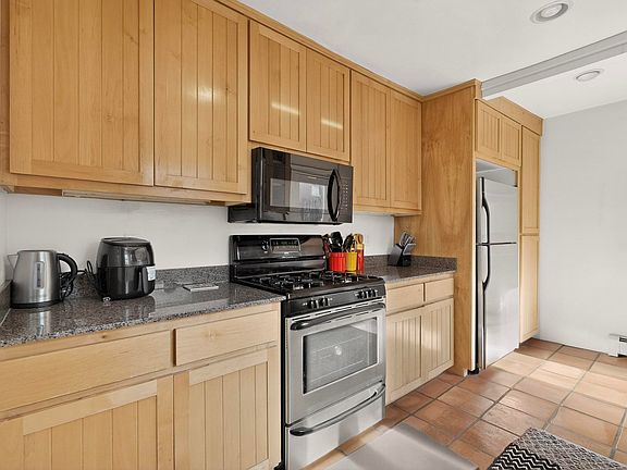 3rd image of 723 Gildersleeve St APT C