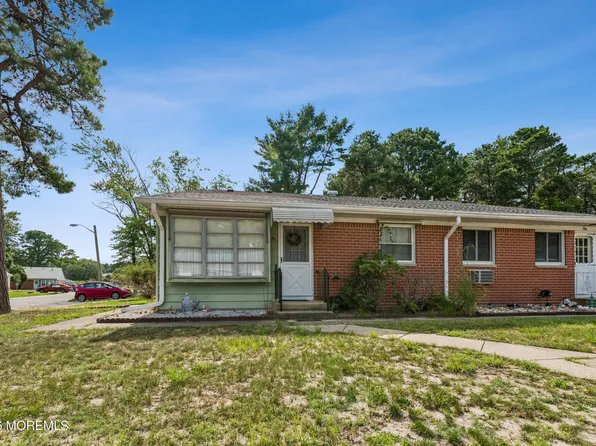 10 Bennington Drive #A, Manchester, NJ 08759