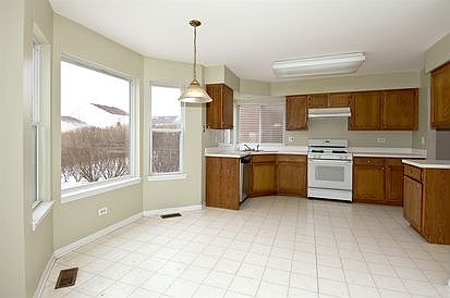 4th image of 946 Cortney Dr
