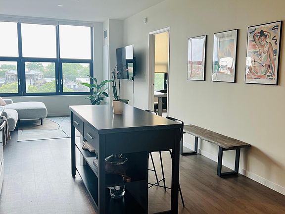 3rd image of 2512 N Milwaukee Ave #410