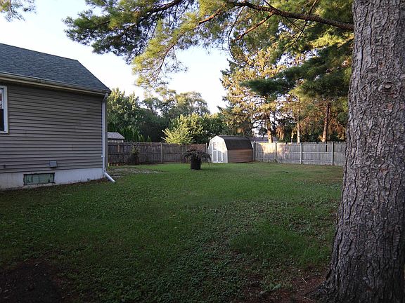 4th image of 1121 Bouchard Ave