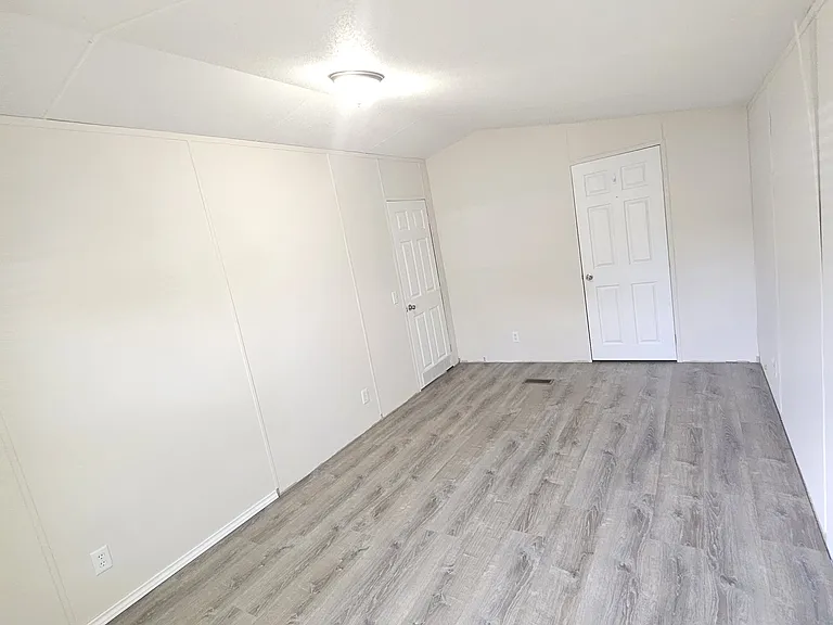 9401 N 10th St — Photo 14