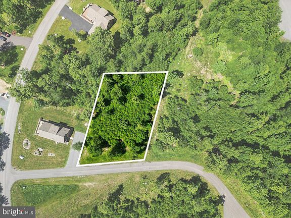 2nd image of 31 Fox Run Dr