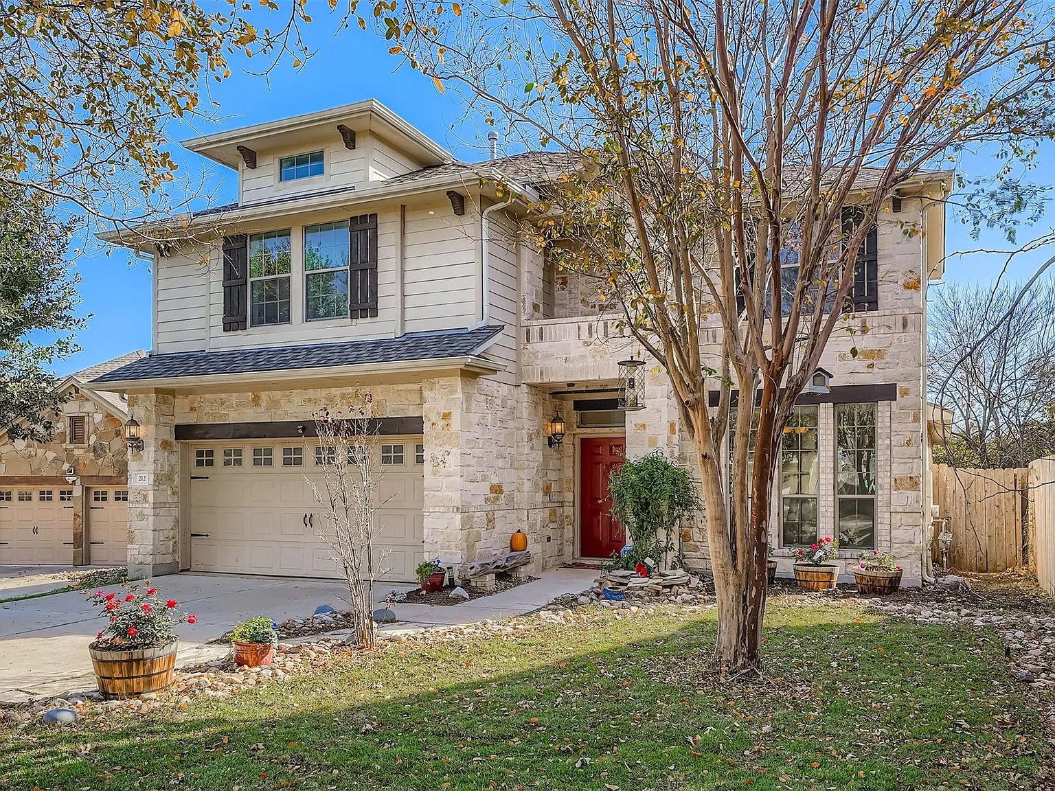 4 bed, 2.5 bath, 2713 sqft, $2,799 — Photo 3