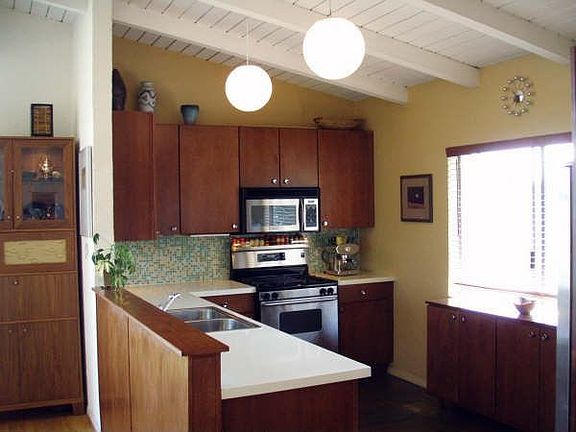 Updated Kitchen w/stainless appliances