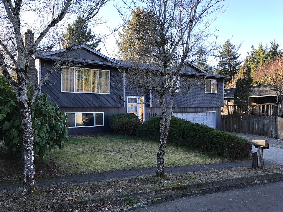 2nd image of 1961 SE Elliott Pl