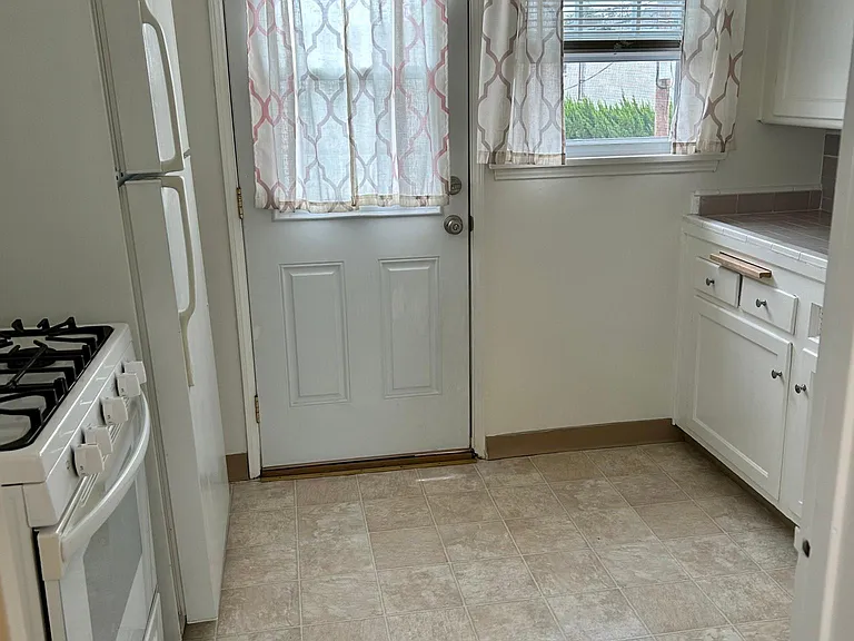 Kitchen w/large frig & stove-oven