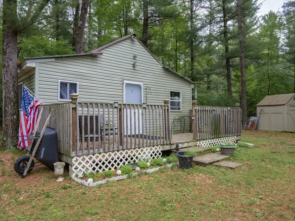 598 Badger Dr, Hancock, WI 54943