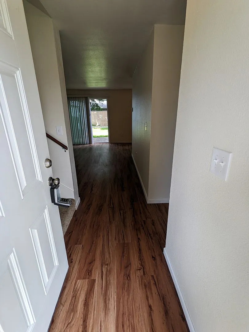 Vancouver 10 Plex — Photo 3